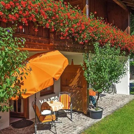 Hébergement de vacances Inviting In With Sauna And Balcony